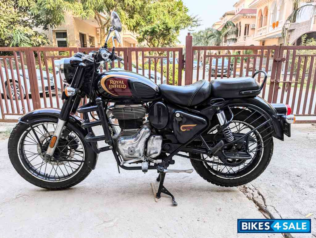 Halcyon Black Royal Enfield Classic 350 BS VI Halcyon Black Royal Enfield Classic 350 BS VI