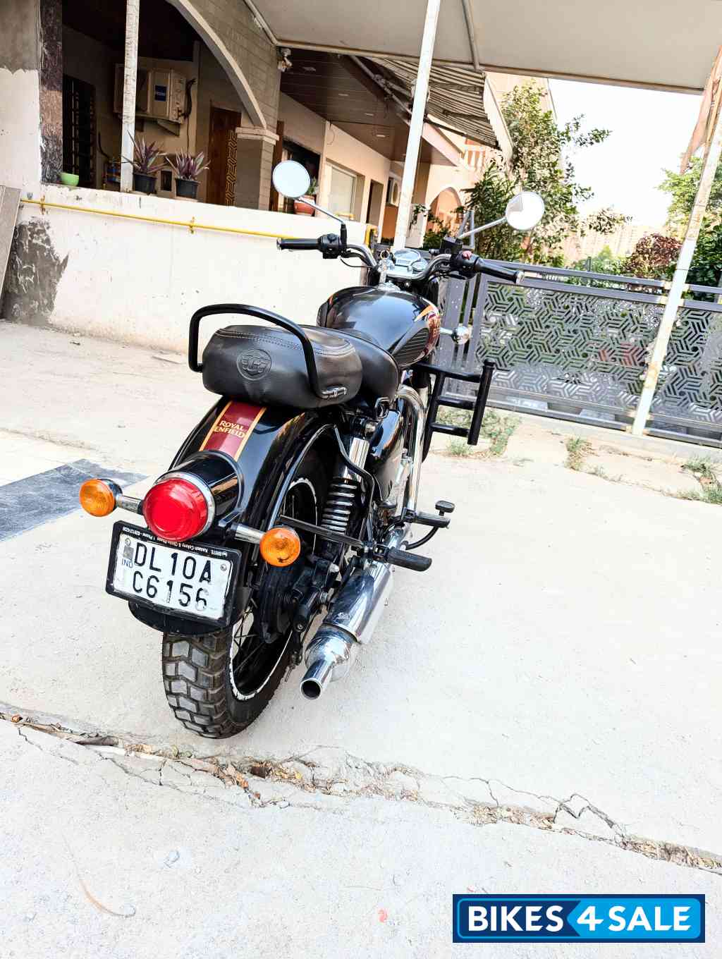Halcyon Black Royal Enfield Classic 350 BS VI Halcyon Black Royal Enfield Classic 350 BS VI