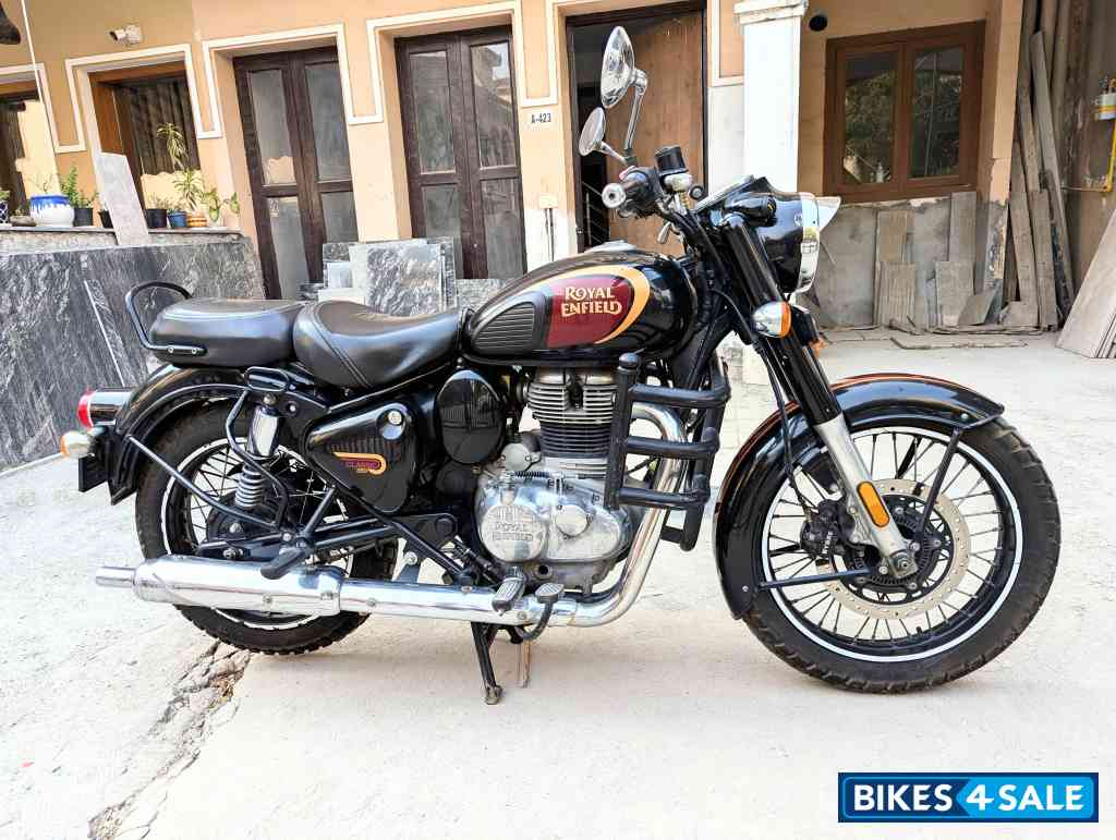 Halcyon Black Royal Enfield Classic 350 BS VI Halcyon Black Royal Enfield Classic 350 BS VI