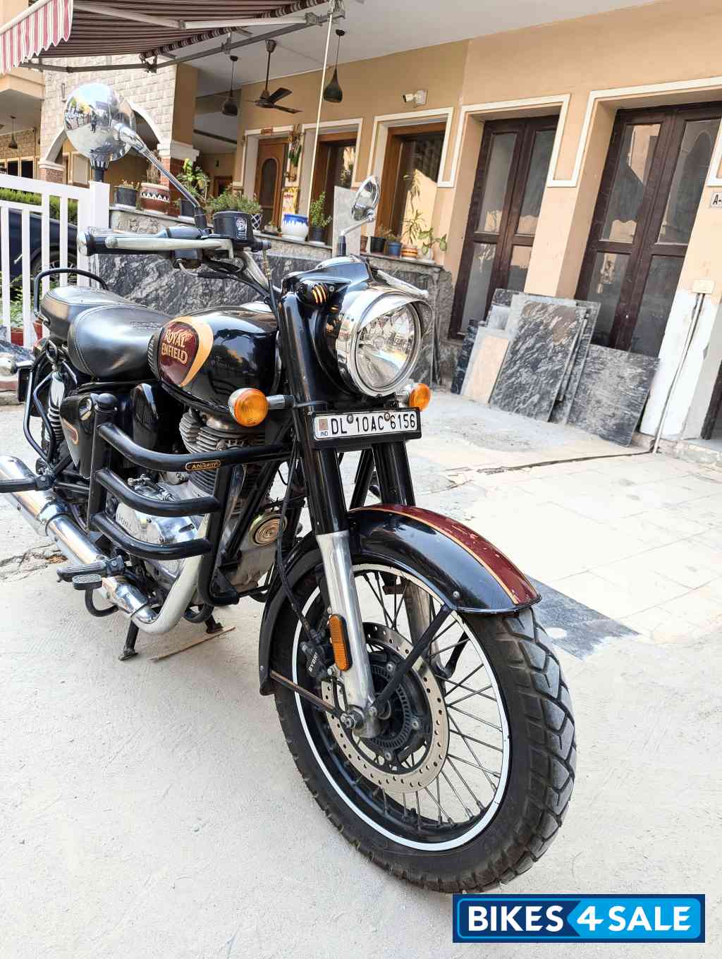 Halcyon Black Royal Enfield Classic 350 BS VI Halcyon Black Royal Enfield Classic 350 BS VI