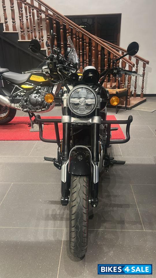 Black Royal Enfield Super Meteor 650