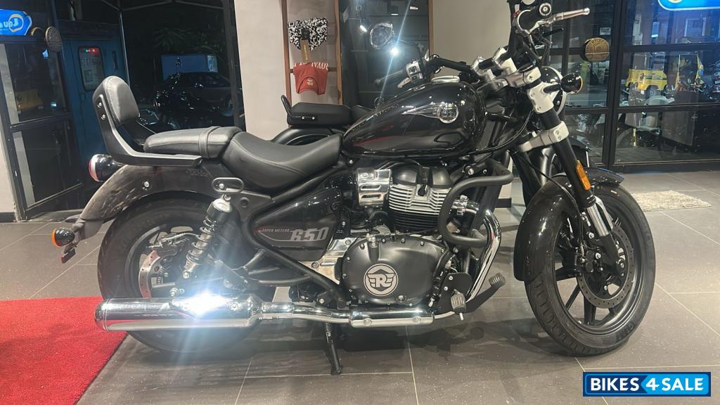 Black Royal Enfield Super Meteor 650