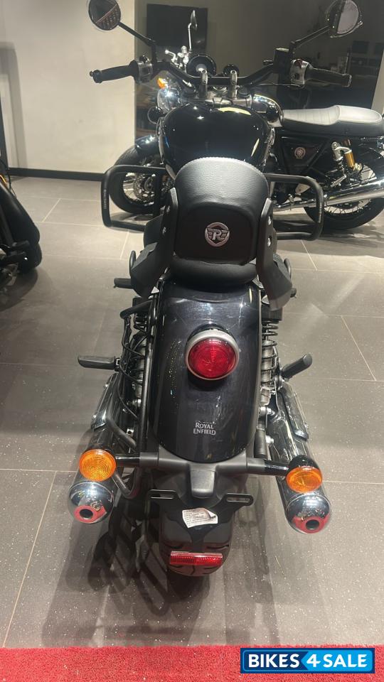 Black Royal Enfield Super Meteor 650