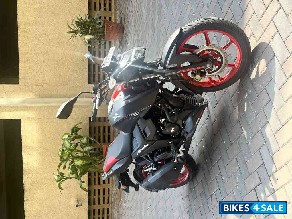 Black-red TVS Apache RTR 160 4V BS6