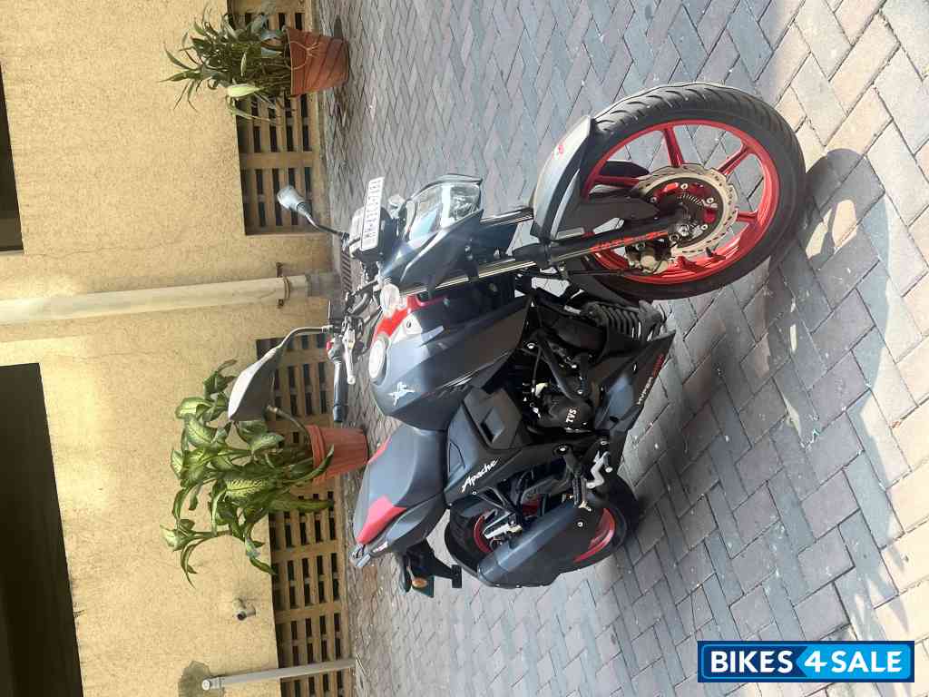 Black-red TVS Apache RTR 160 4V BS6 Black-red TVS Apache RTR 160 4V BS6