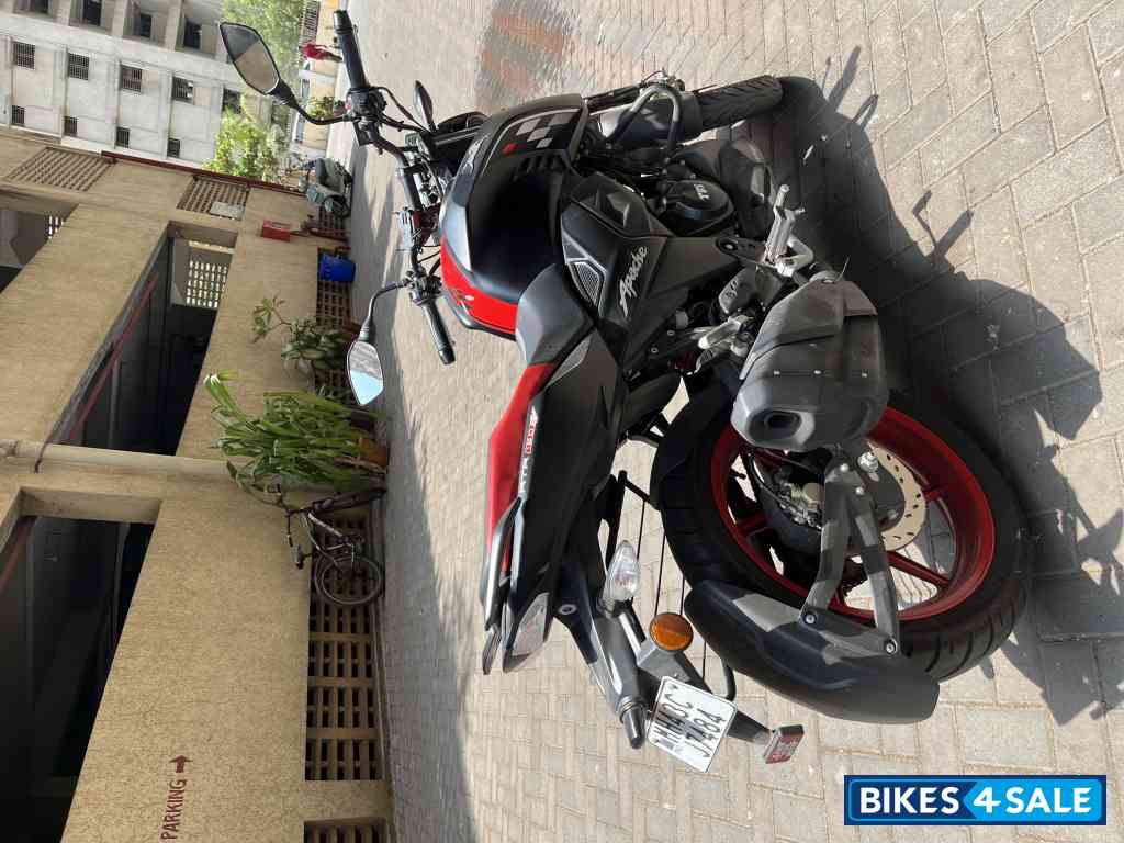 Black-red TVS Apache RTR 160 4V BS6 Black-red TVS Apache RTR 160 4V BS6
