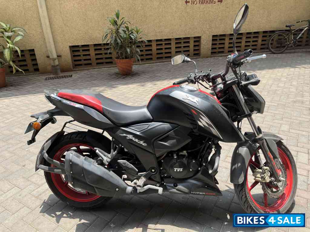 Black-red TVS Apache RTR 160 4V BS6 Black-red TVS Apache RTR 160 4V BS6
