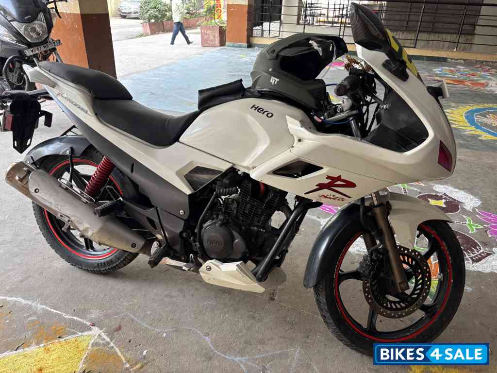 White Hero Karizma R