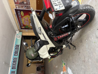 White Hero Karizma R