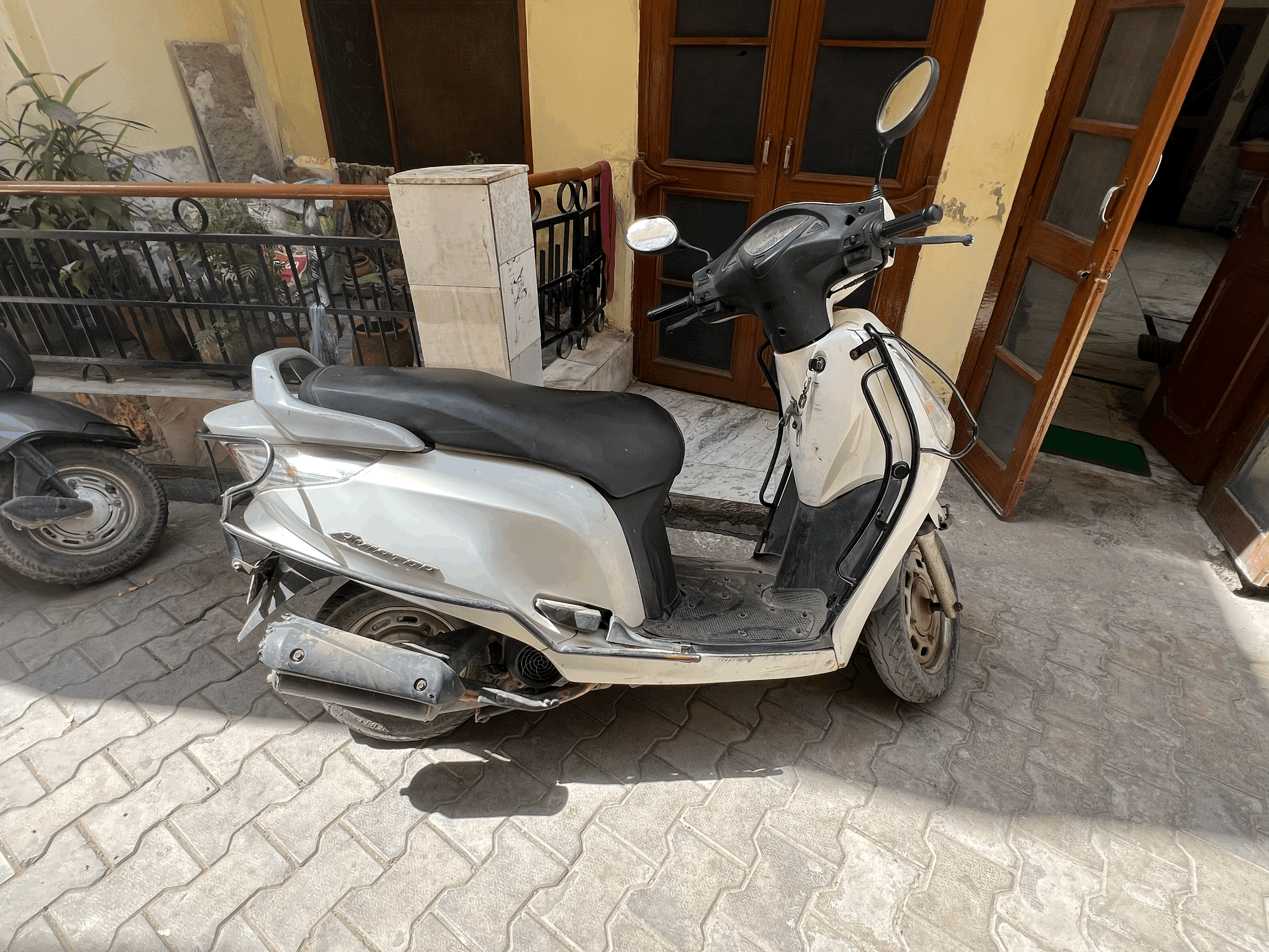 Pswhite Honda Aviator