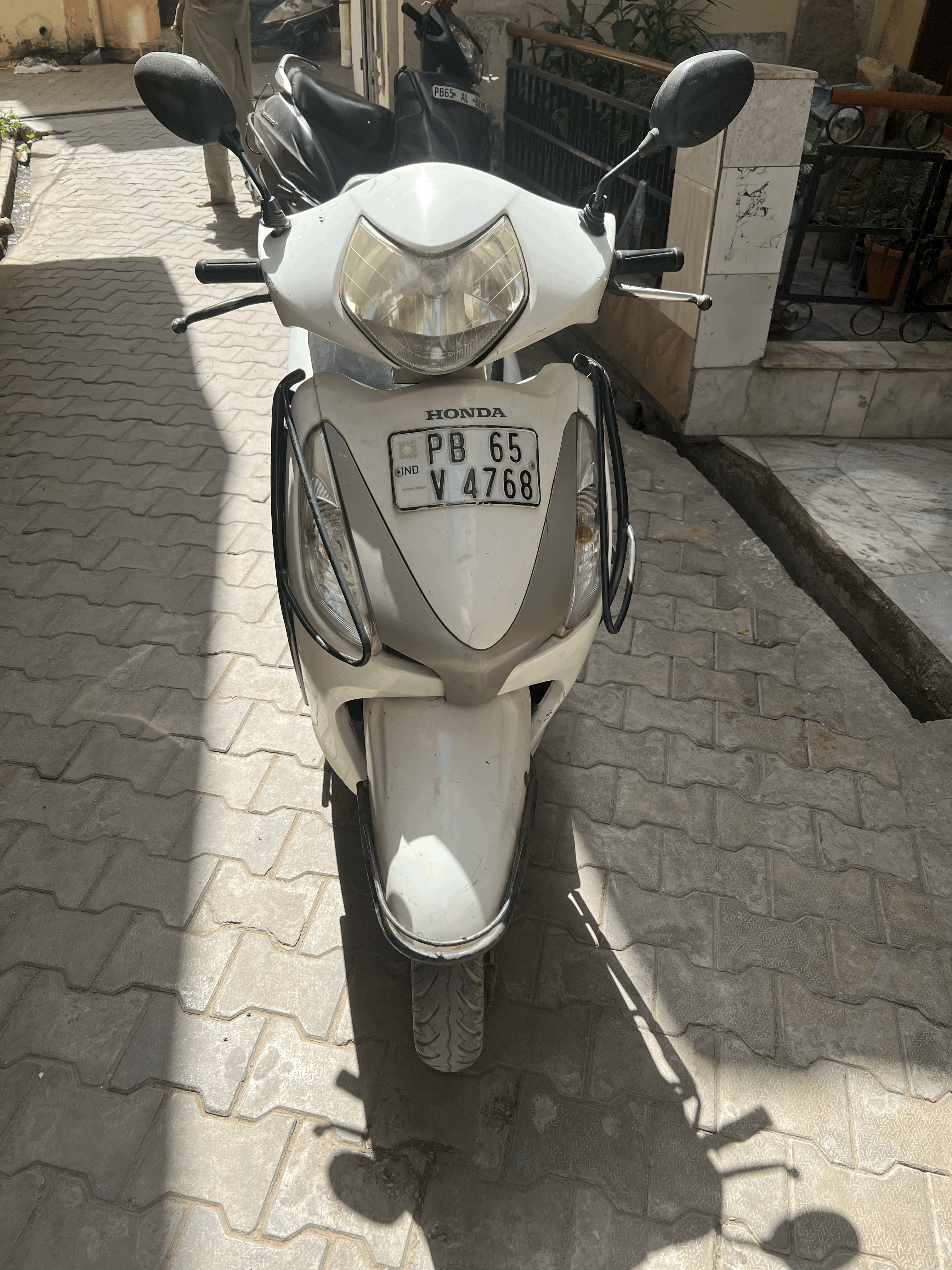 Pswhite Honda Aviator