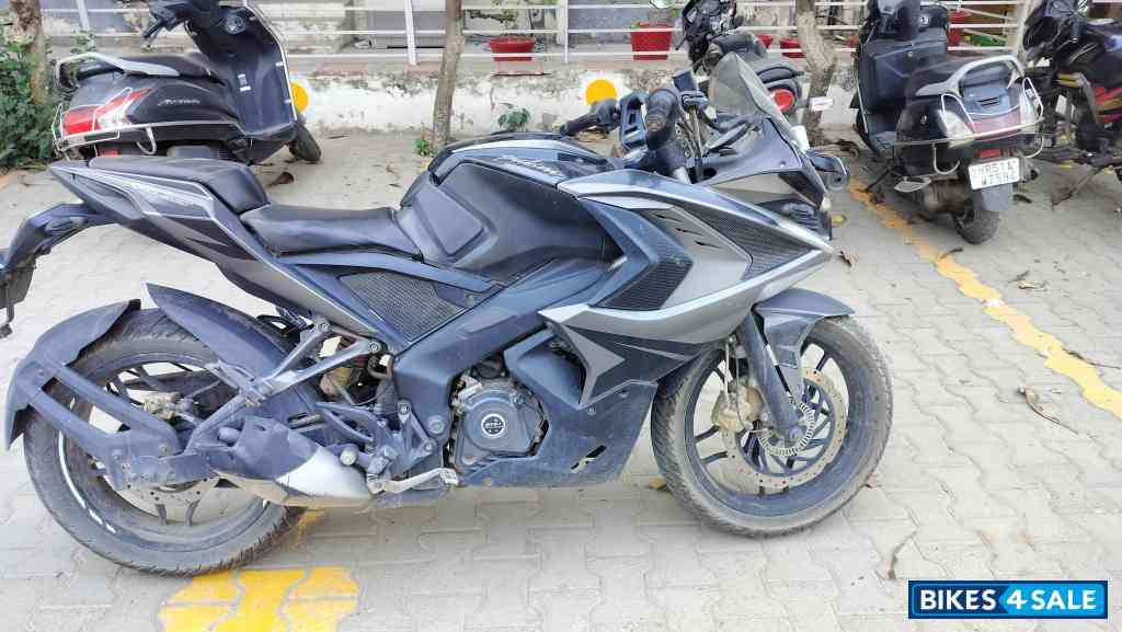 Black Bajaj Pulsar RS 200 ABS