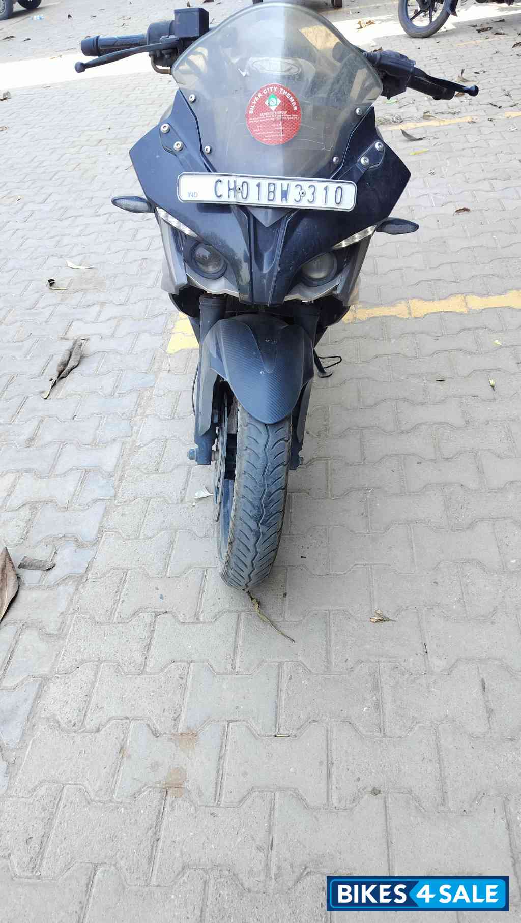 Black Bajaj Pulsar RS 200 ABS
