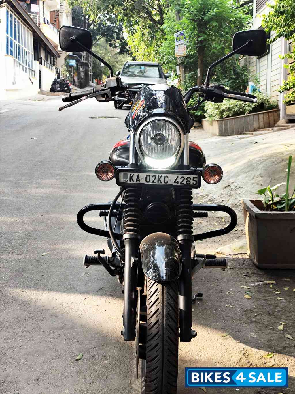 Black Bajaj Avenger Street 220 BS6