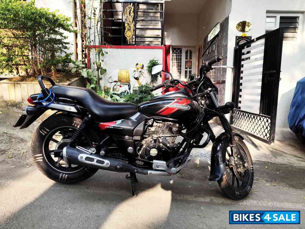 Black Bajaj Avenger Street 220 BS6