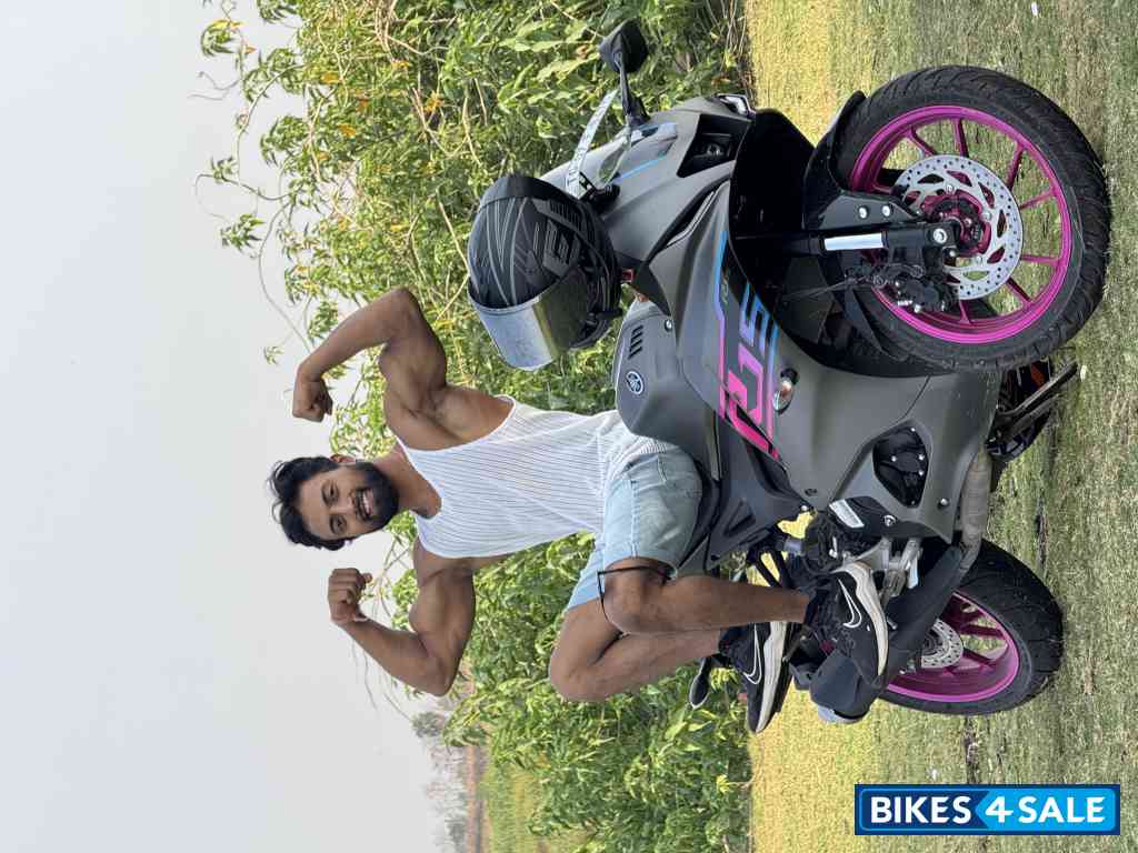 Magenta & Grey Yamaha R15 V4 Magenta & Grey Yamaha R15 V4