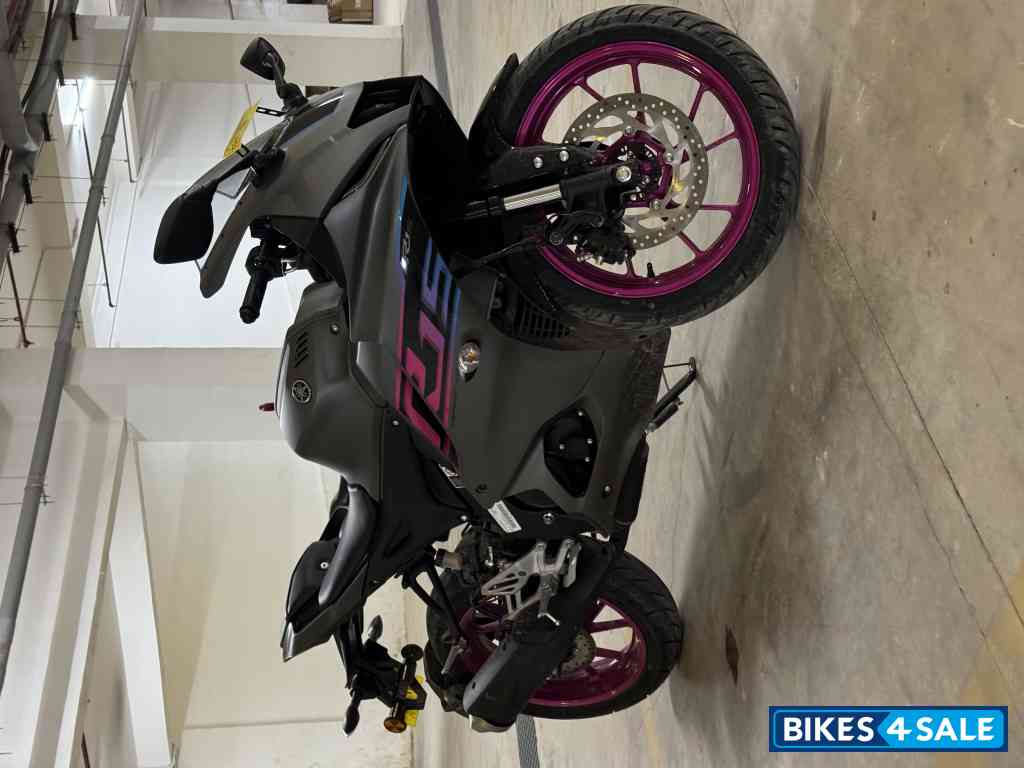 Magenta & Grey Yamaha R15 V4 Magenta & Grey Yamaha R15 V4