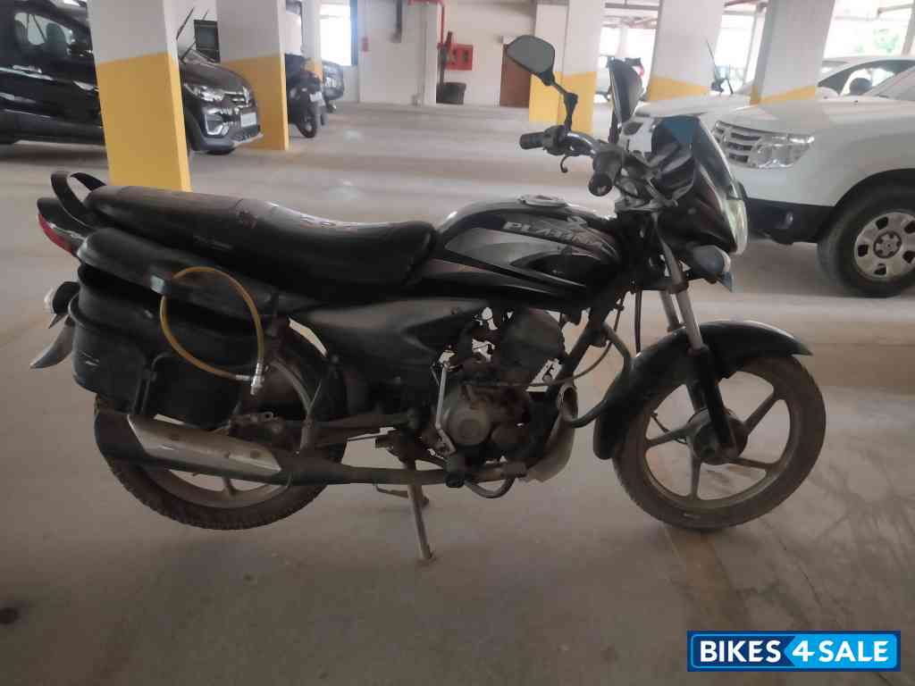 Black Bajaj Platina 125 DTS-Si