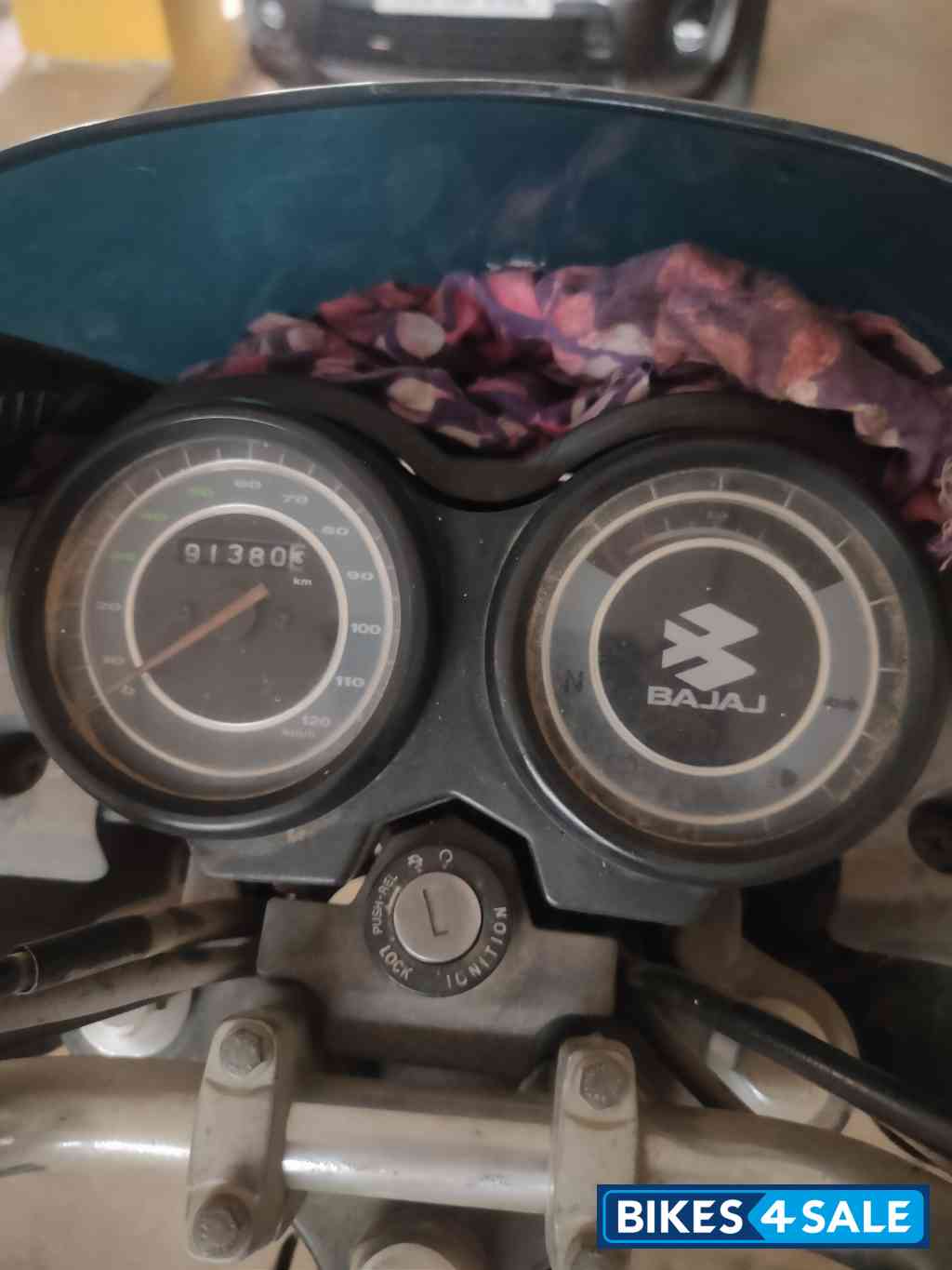 Black Bajaj Platina 125 DTS-Si