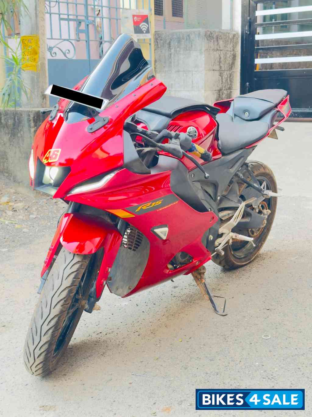 Red Yamaha R15 V4