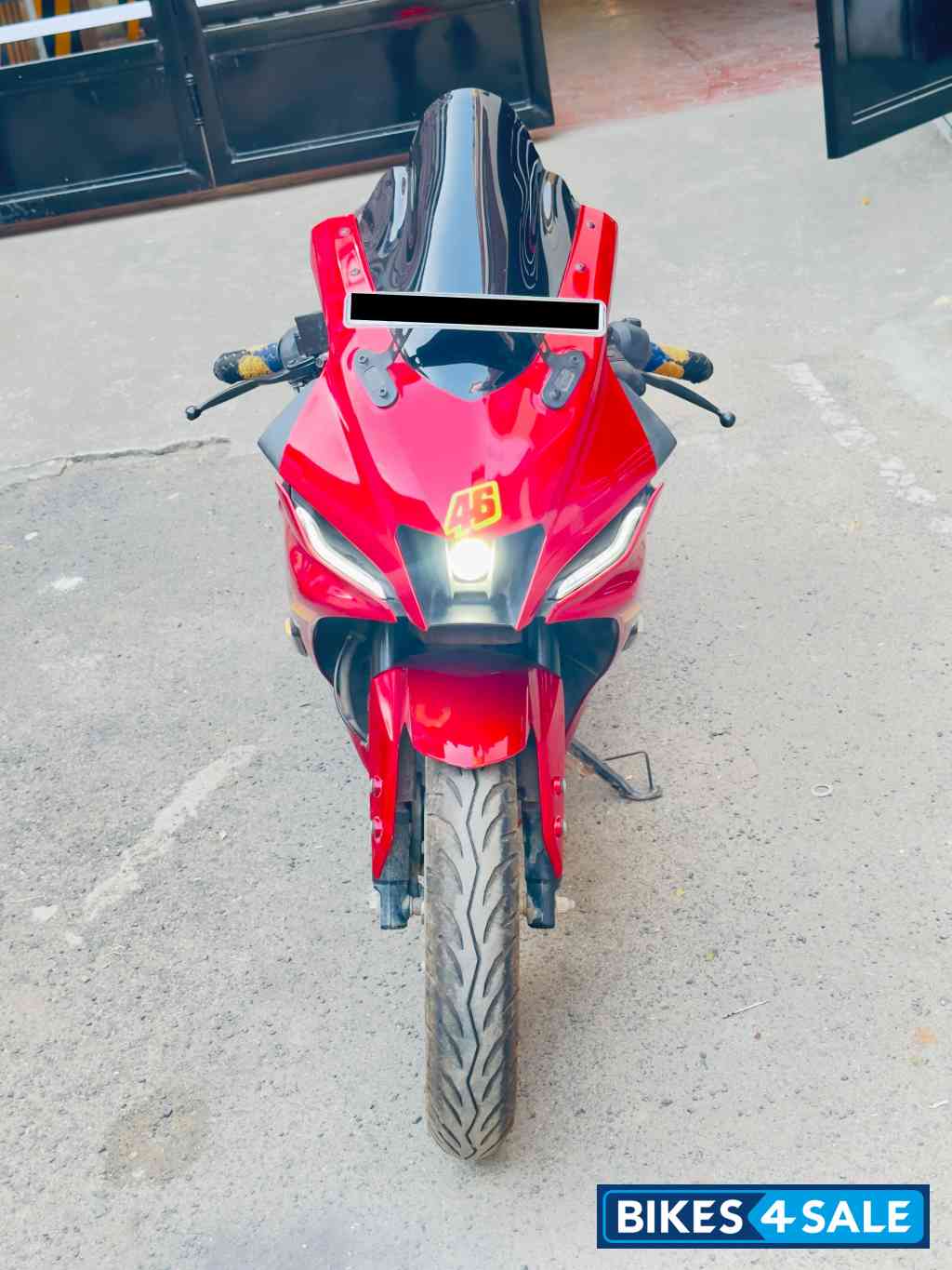 Red Yamaha R15 V4