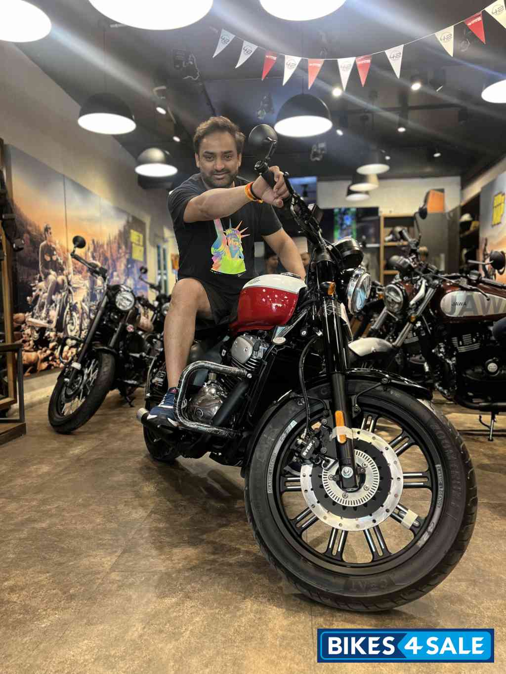 Jasper Red Jawa 42 Bobber Dual Channel ABS