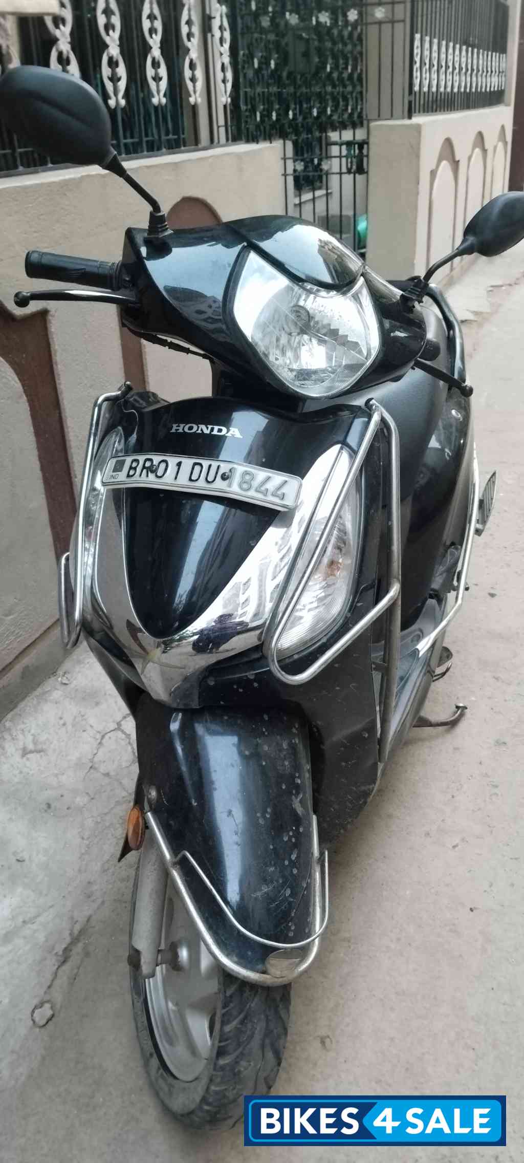 Black Honda Aviator