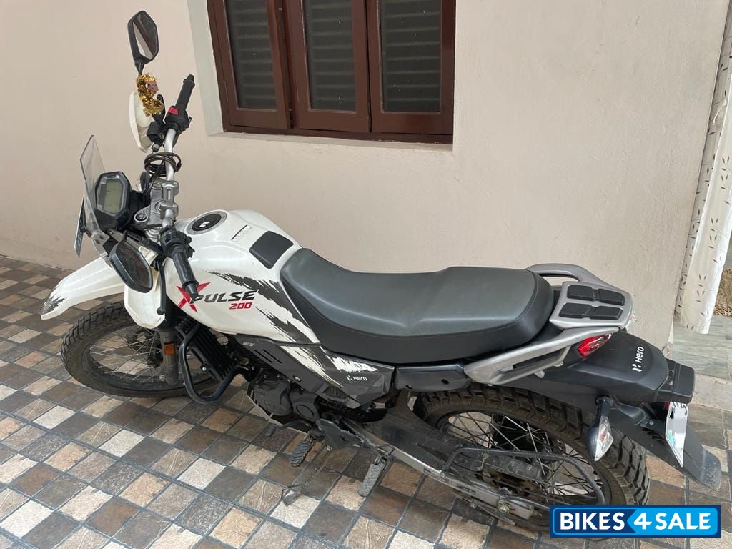 White Hero XPulse 200 BS6