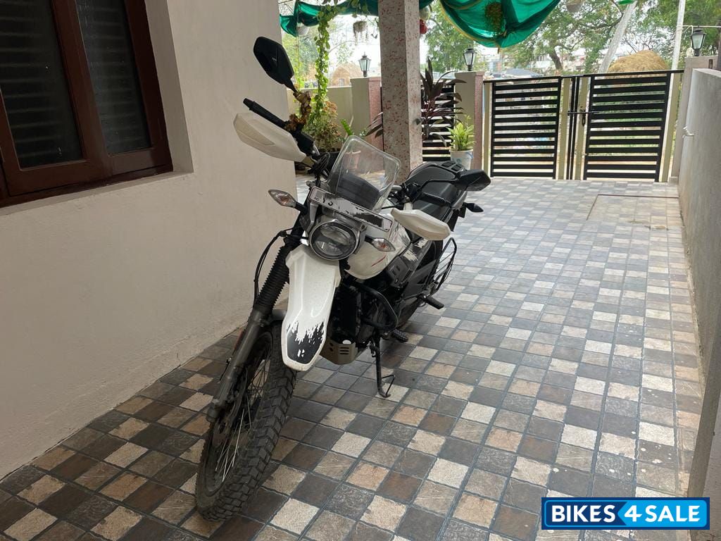 White Hero XPulse 200 BS6