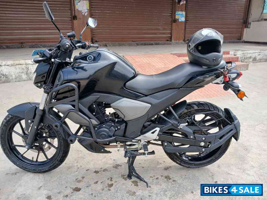 Black Yamaha FZ-S FI V3 BS6