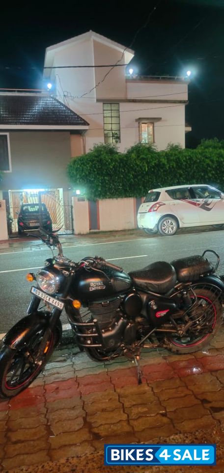 Black Royal Enfield Classic 350 Dual Channel BS6