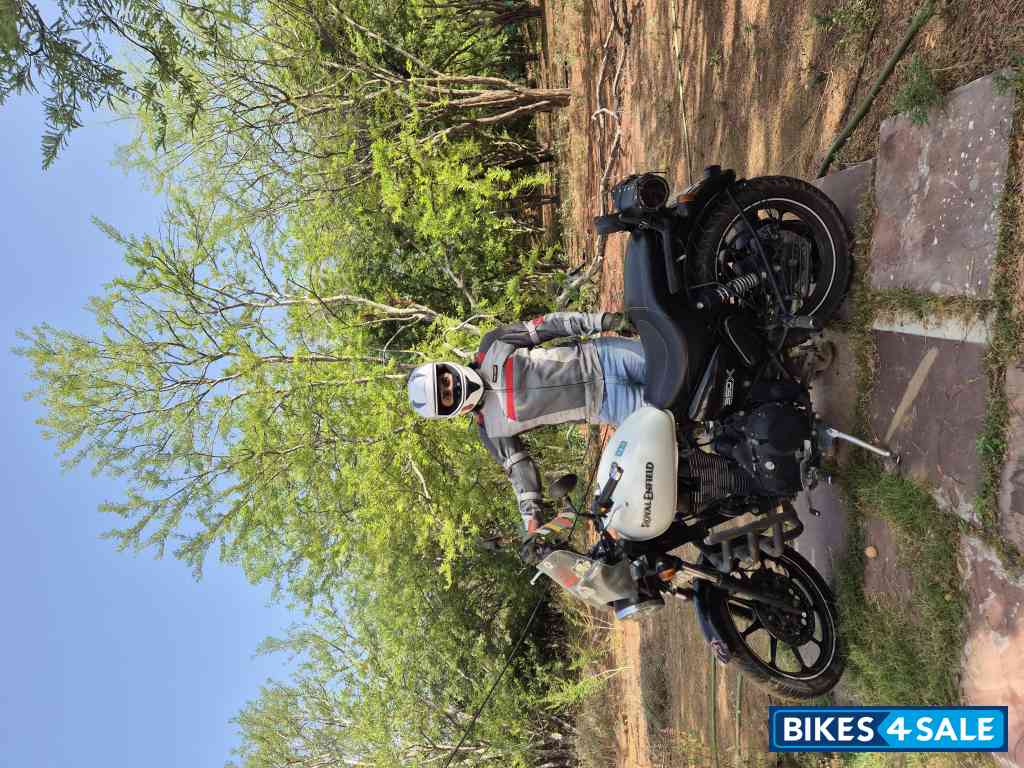 White Royal Enfield Thunderbird X 350
