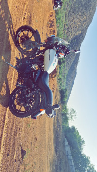 White Royal Enfield Thunderbird X 350