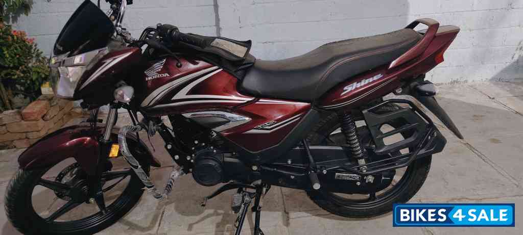 Maroon Honda Shine 125 Disc