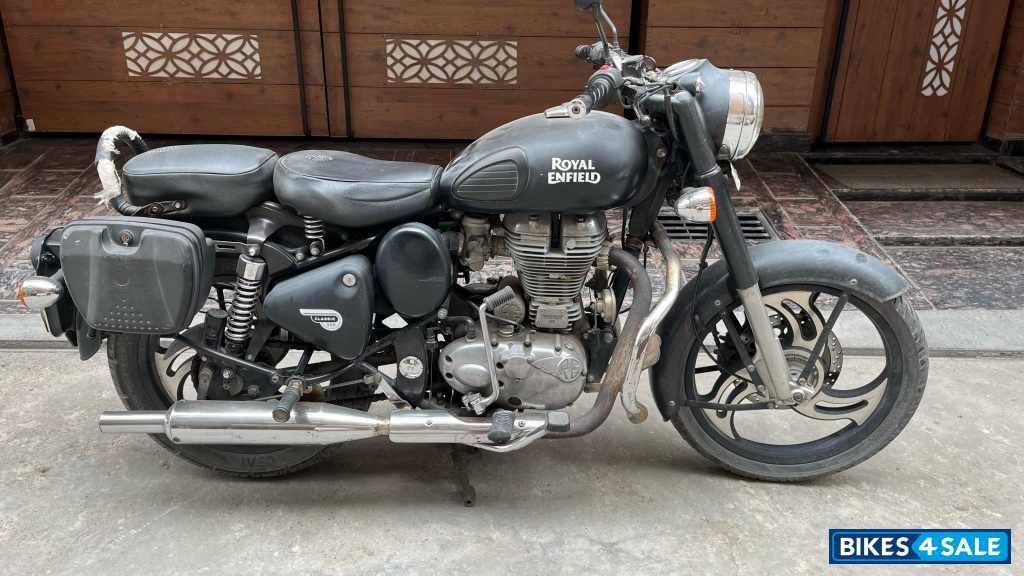 Black Royal Enfield Classic 350