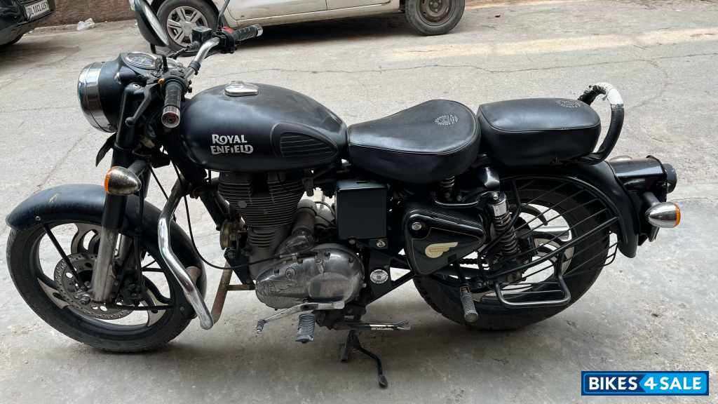 Black Royal Enfield Classic 350