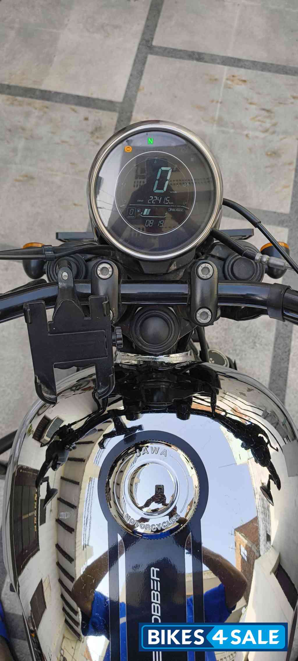 Chorme Black Jawa 42 Bobber Dual Channel ABS