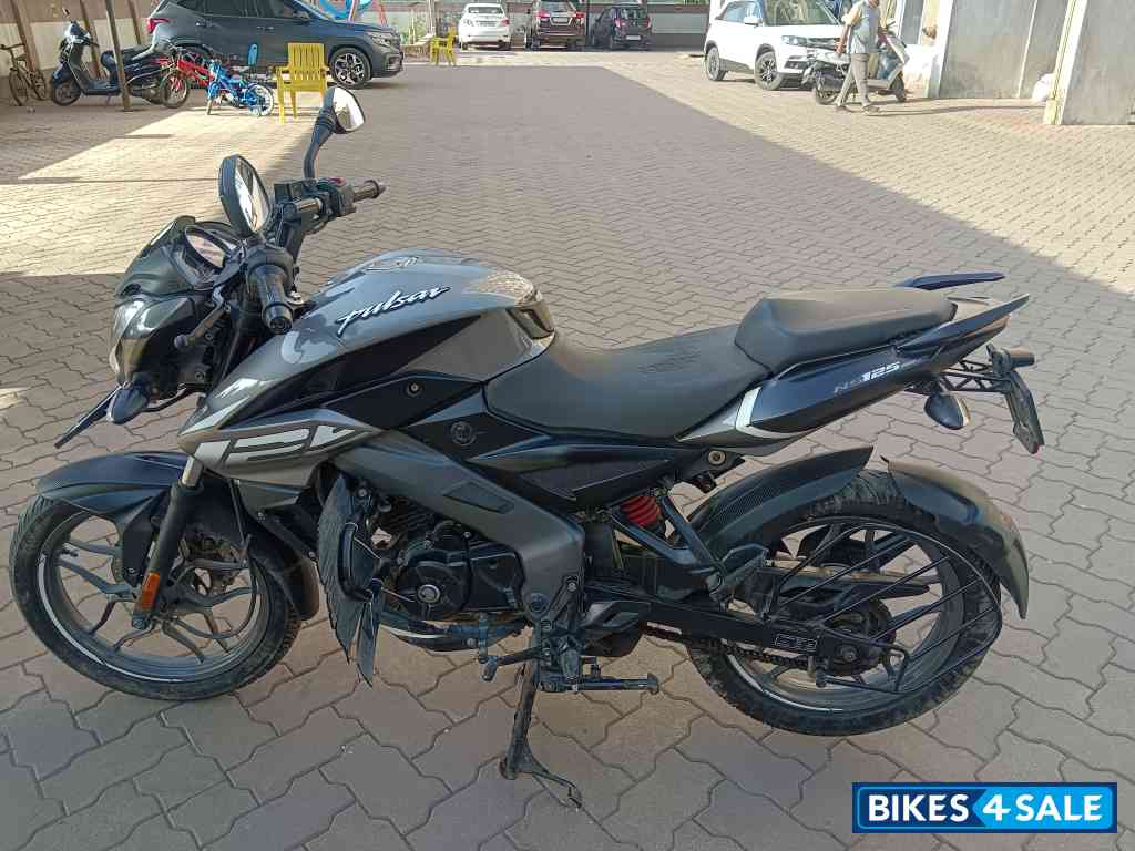 Black Bajaj Pulsar NS 125