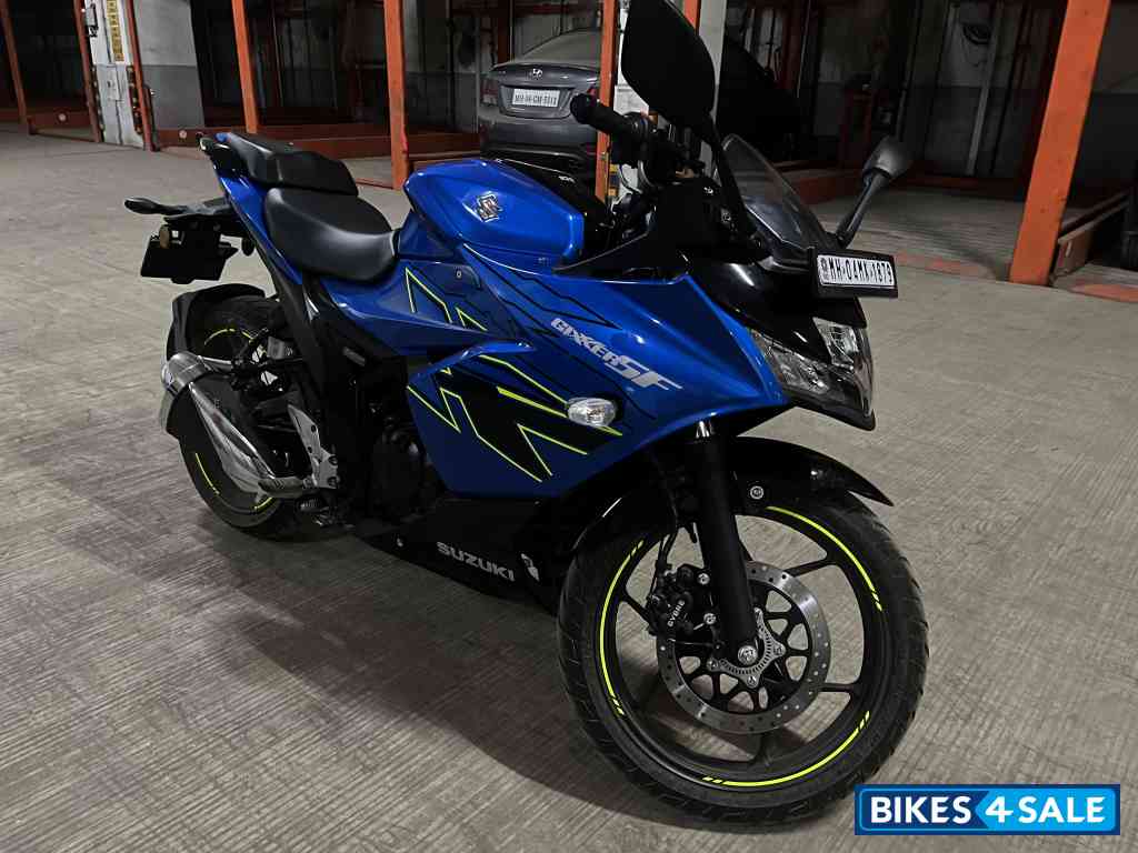 Blue Suzuki Gixxer SF