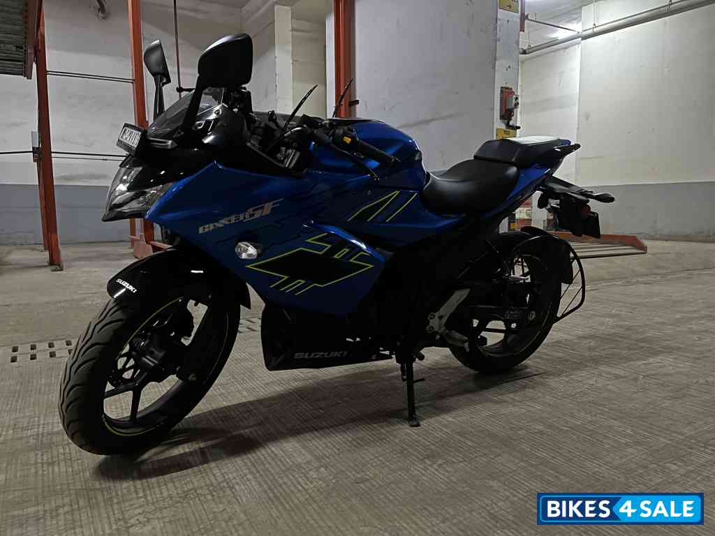 Blue Suzuki Gixxer SF