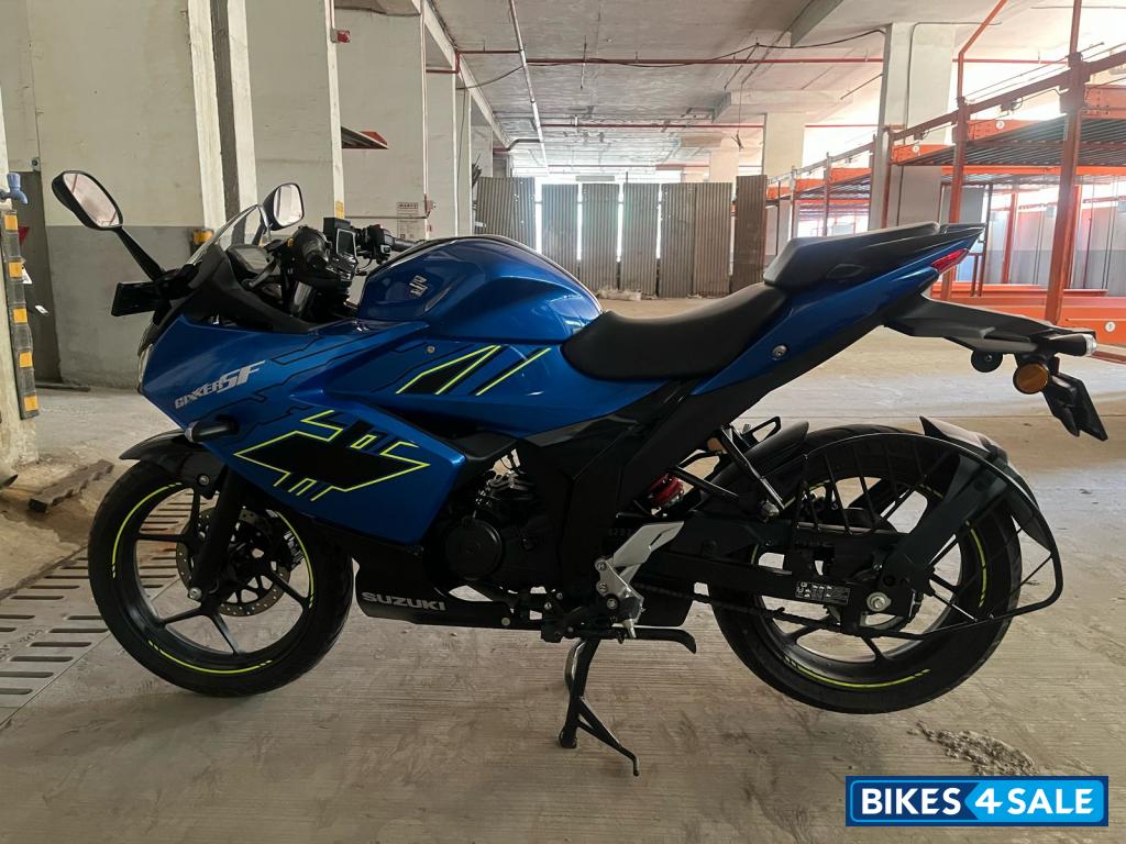 Blue Suzuki Gixxer SF