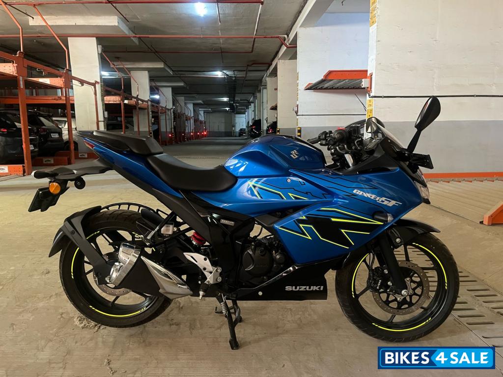 Blue Suzuki Gixxer SF