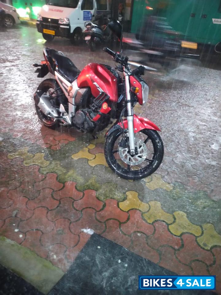 L Red Yamaha FZ16