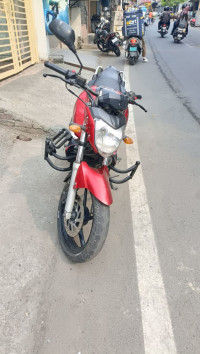 L Red Yamaha FZ16