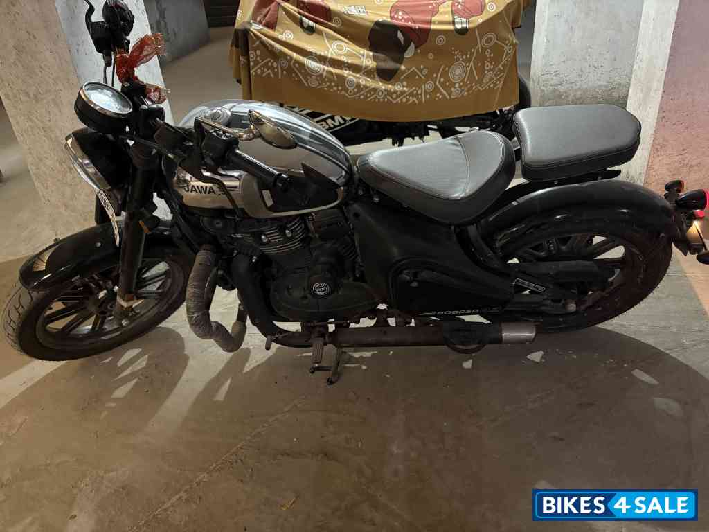 Jawa 42 Bobber Black Mirror