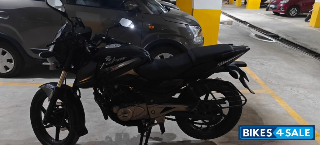 Black Bajaj Pulsar 180 DTSi Black Bajaj Pulsar 180 DTSi