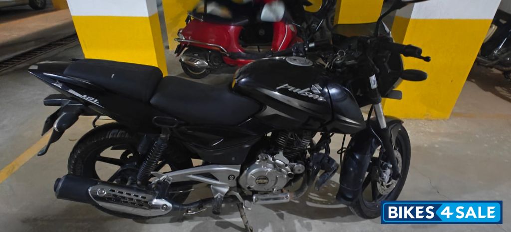 Black Bajaj Pulsar 180 DTSi Black Bajaj Pulsar 180 DTSi