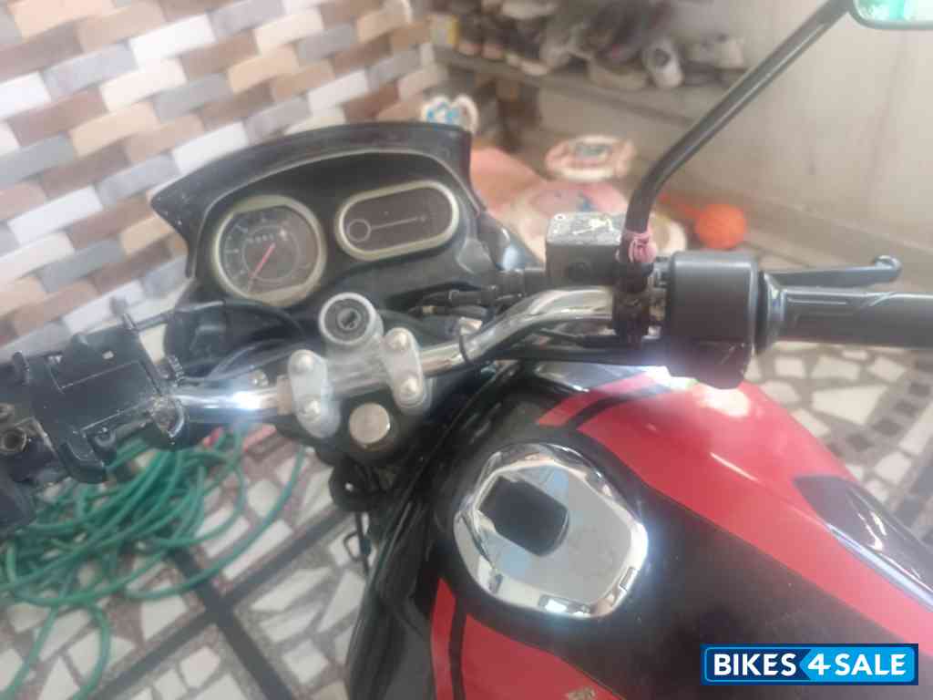 Bajaj V15