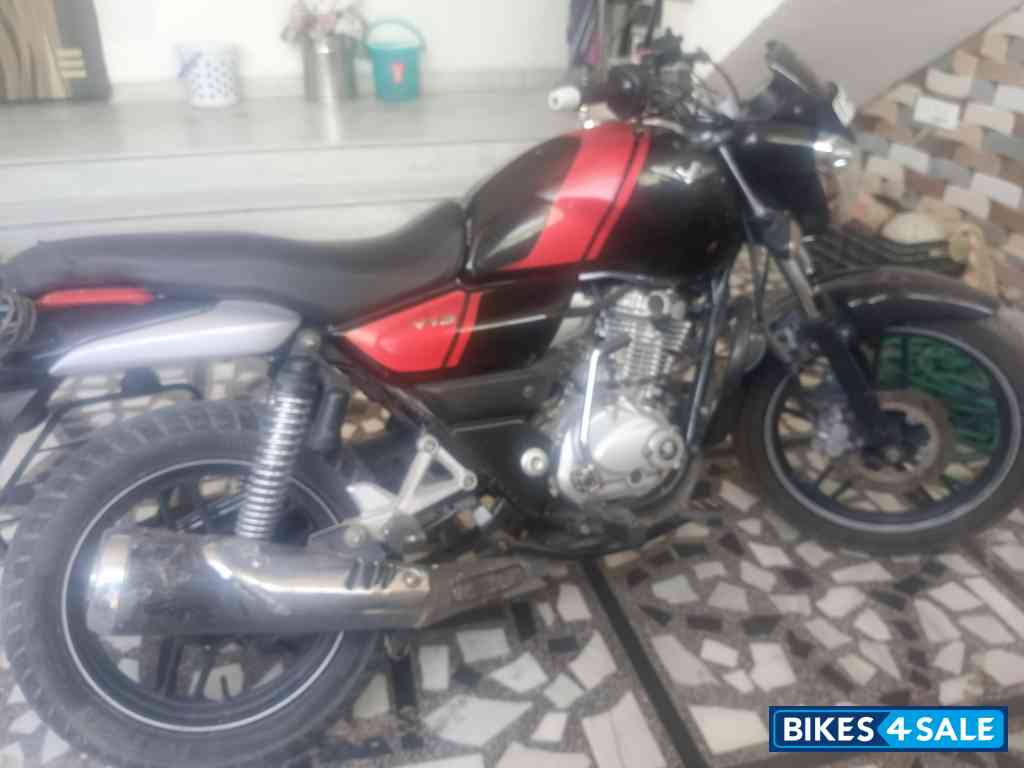 Bajaj V15