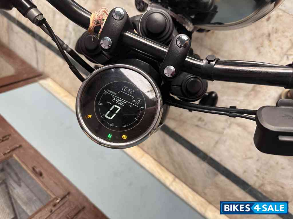 Jawa 42 Bobber Black Mirror